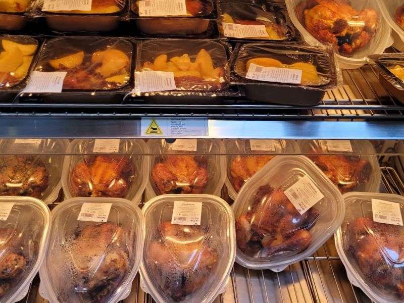 Roasted chicken and potatoes costs less than 150 CZK