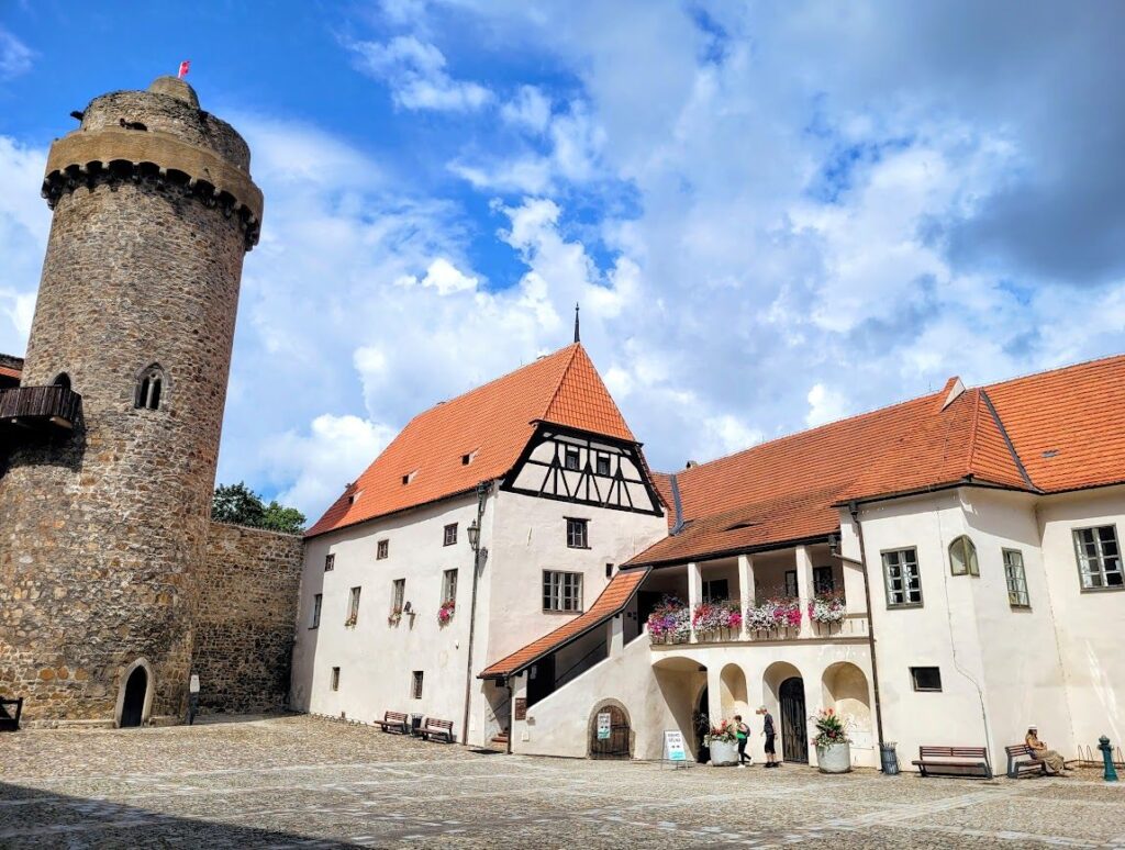 One of the one-day-trip-from-Prague idea - go to Krivoklat Castle