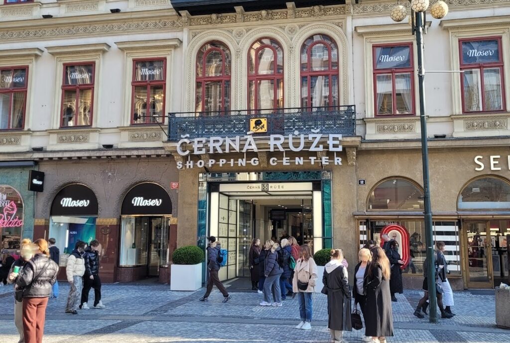 What is beast for shopping in Prague - malls or stret with shops