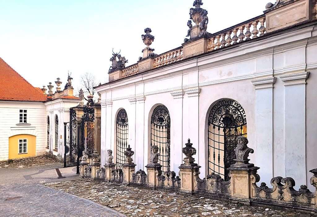 A lot of nice small sculpture are in the yard and in the entrance
