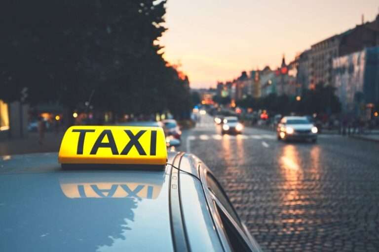 Avoid Prague Taxi Scams with official taxi or using App Bolt, Liftago and Uber