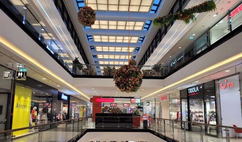 Atrium shopping mall in Prague - quite alternative