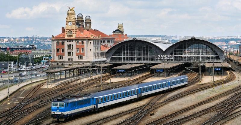 Train leaving Prague Hlavni Nádraží